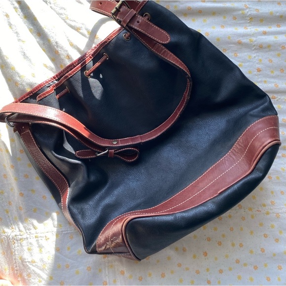 Delane Canada leather bucket bag - Picture 3 of 3